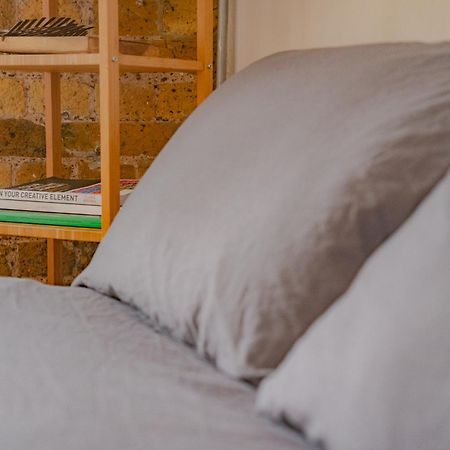 Loft Style Apartment Near O2, Abba Voyage, Excel Лондон Экстерьер фото
