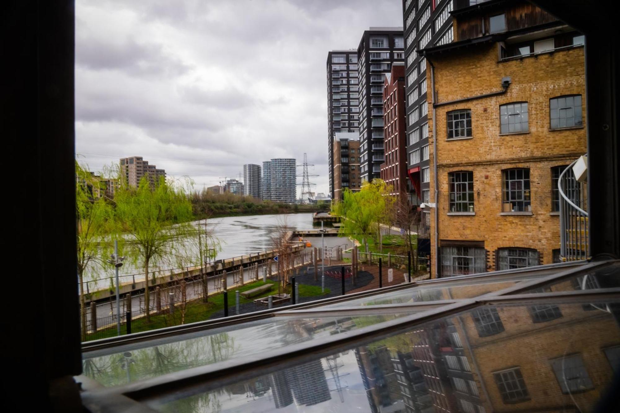 Loft Style Apartment Near O2, Abba Voyage, Excel Лондон Экстерьер фото