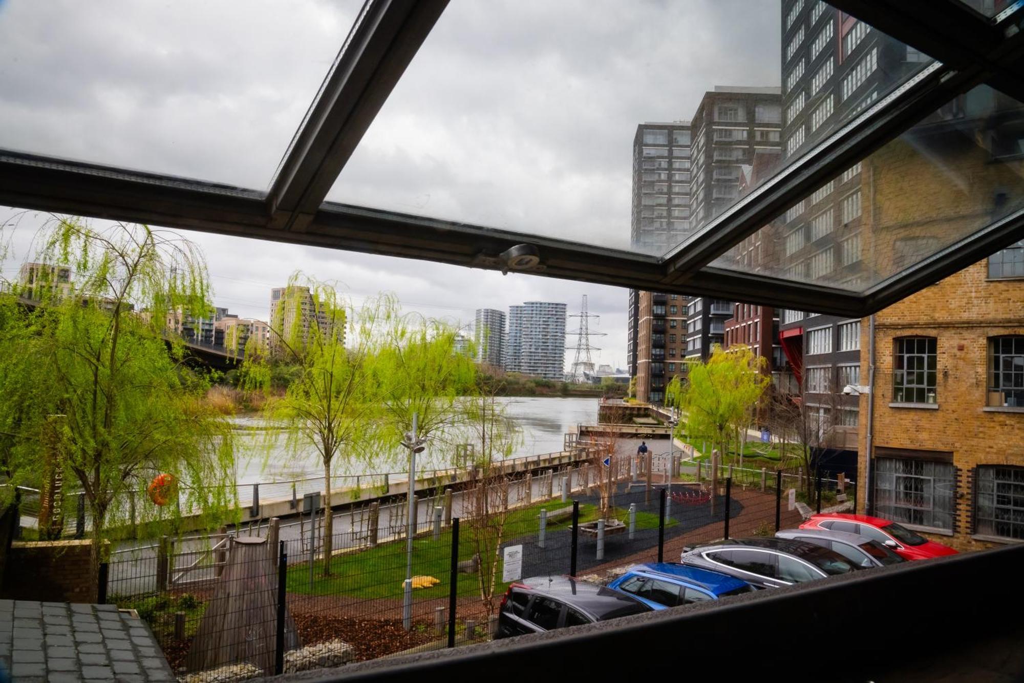 Loft Style Apartment Near O2, Abba Voyage, Excel Лондон Экстерьер фото